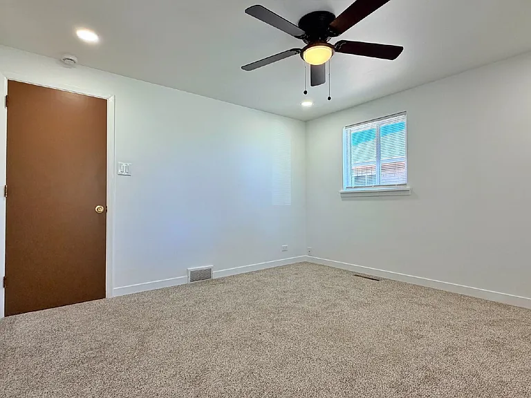 3045 N Niagara St — Photo 14