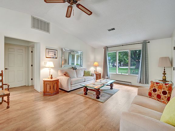 5th image of 2418 N Nottingham Ct