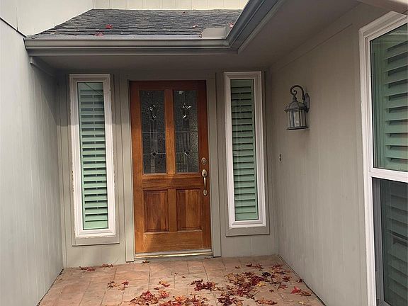 2nd image of 15711 Hickory Knoll Dr