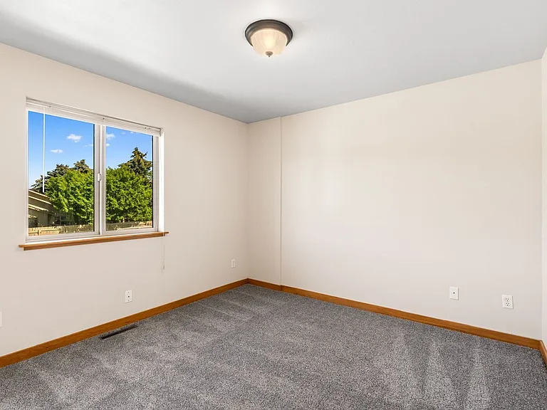 4006 Broadwater Ct — Photo 12