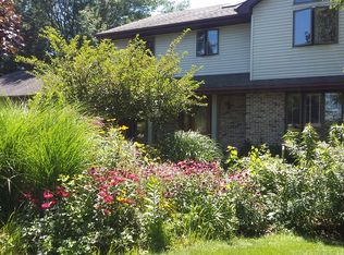 12034 N Ledges Dr, Roscoe, IL