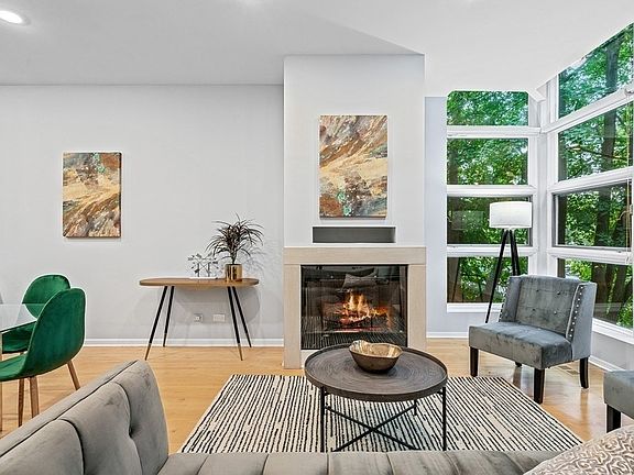 3rd image of 2034 W Willow St Unit B