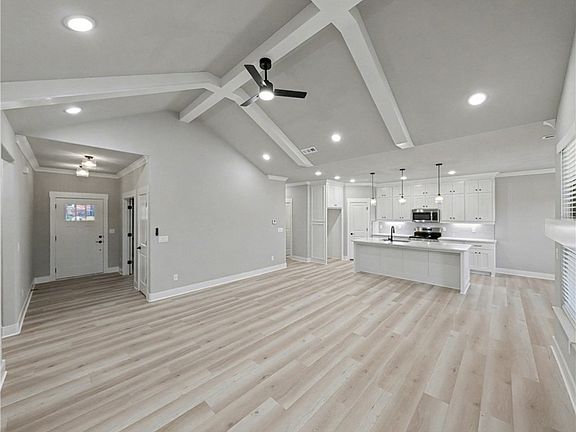 3rd image of 8 Osborne Ln