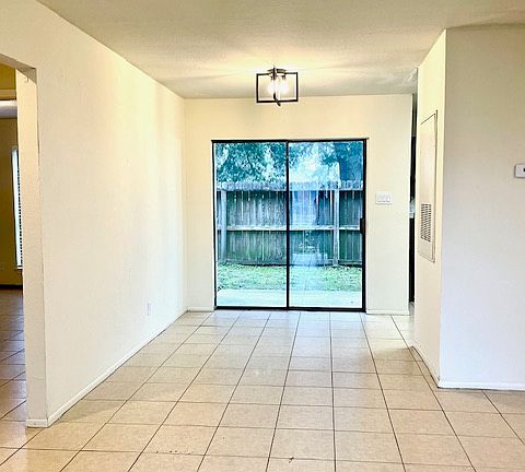 5th image of 6040-6055 Alpine Cir #C101