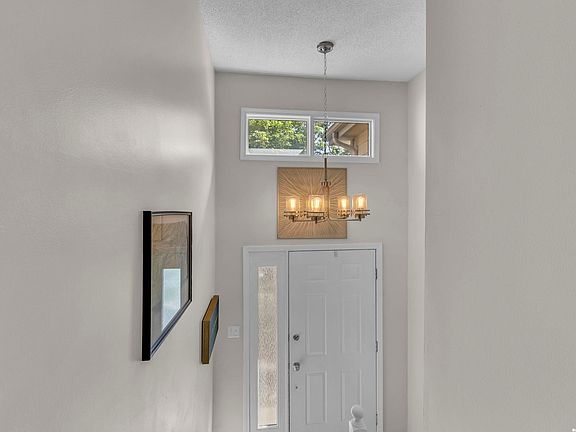 4th image of 1409 Lawrence Ave APT C