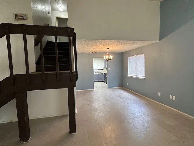 3 bed, 2.5 bath, 1821 sqft, $1,795 — Photo 3