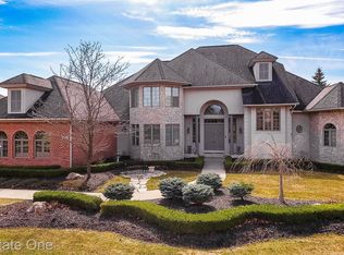 23735 Country Club Dr, South Lyon, MI 48178