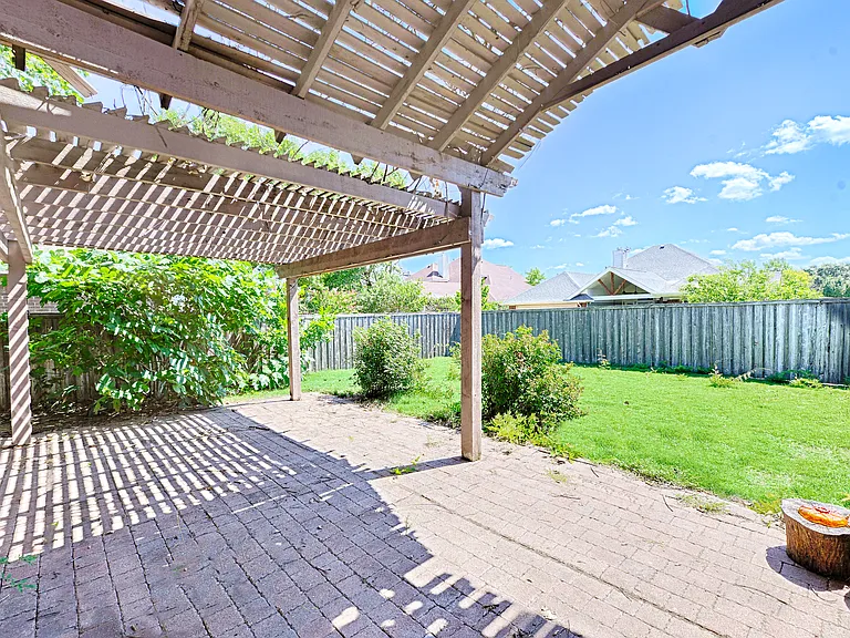 7512 Vineyard Dr — Photo 25