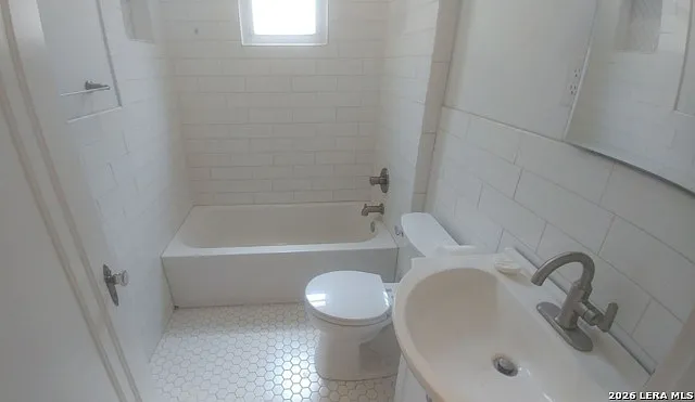 411 W Mistletoe Ave — Photo 13