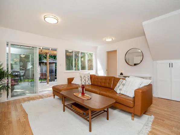 12108 Schmidt Cres, Maple Ridge, BC V2X 8A2