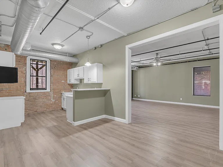 400 N Main St #203F — Photo 5