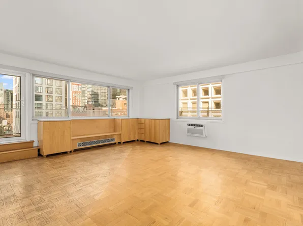 240 East 55th Street PHA image 2 of 11