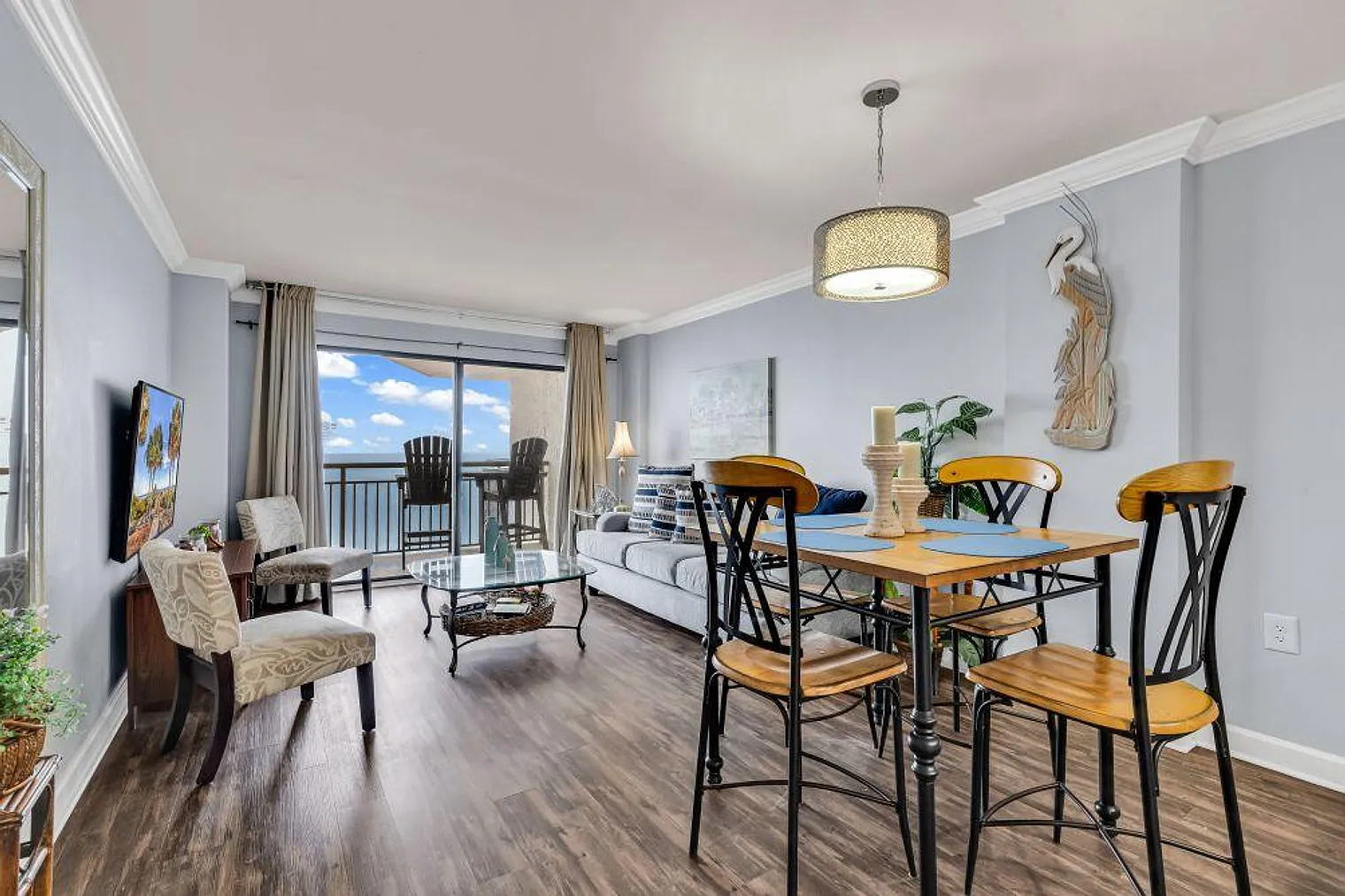 2 bed, 2.0 bath, 925 sqft, $3,536 — Photo 3