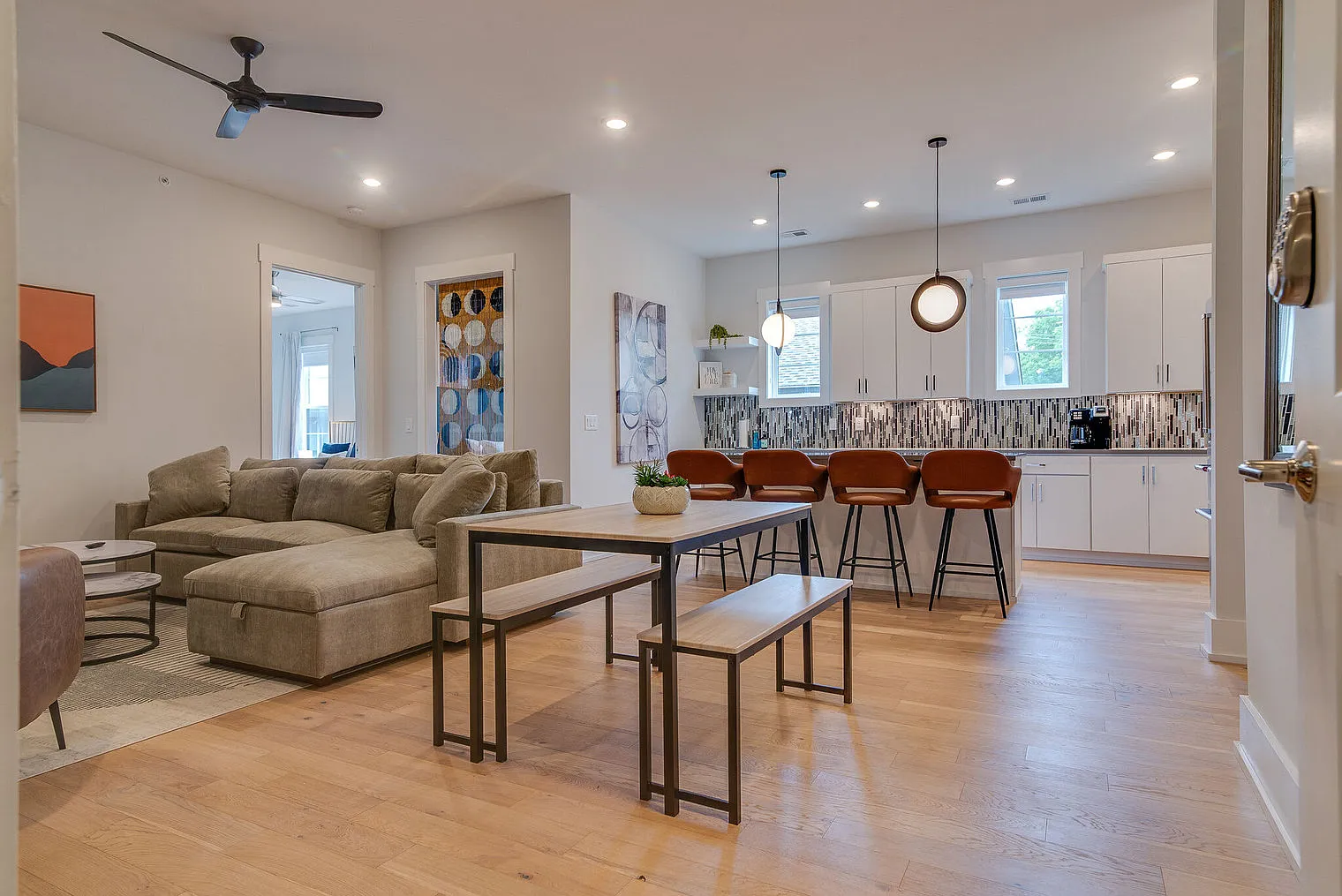 3 bed, 3.0 bath, 1560 sqft, $5,160 — Photo 1