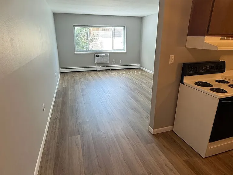725 16th Ave — Photo 3