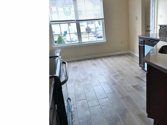 4th image of 106 McMullen Cir