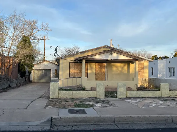 137 Chama St NE, Albuquerque, NM 87108