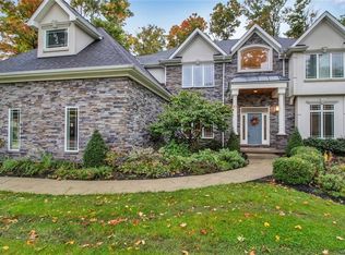 4989 Rockhaven Dr, Clarence, NY 14031
