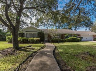 203 Woodside Dr, Baytown, TX 77520