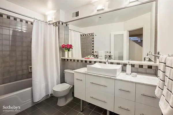 Sold by Sotheby's International Realty | media 26