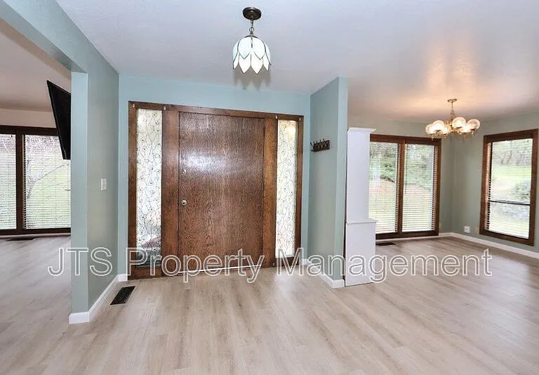 2812 Centennial Ct — Photo 13