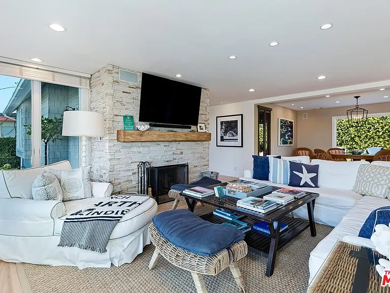 25129 Malibu Rd — Photo 11