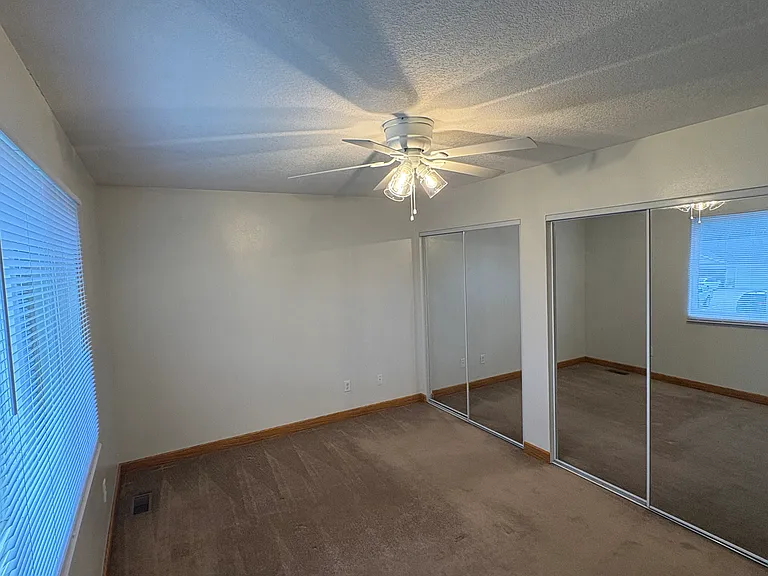 1636 W Broadway St — Photo 9