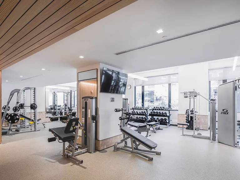 Columbus Cir #N26E — Photo 12