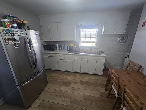 5th image of 30 Cedar St