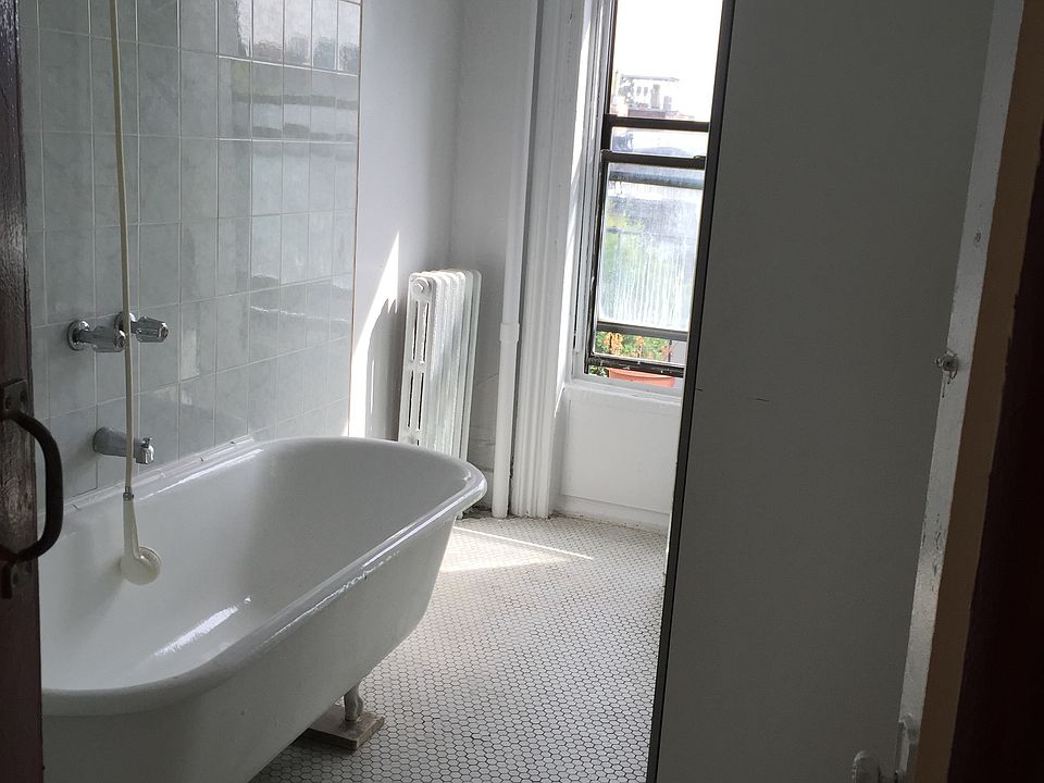 1st image of 377 Greene Ave #5