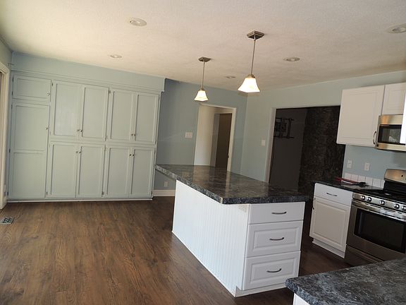 5th image of 555 Woodacre Dr