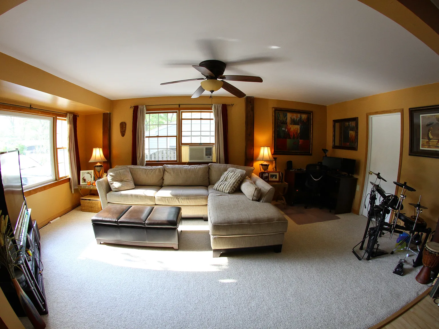 3 bed, 1.5 bath, 1349 sqft, $2,800 — Photo 3