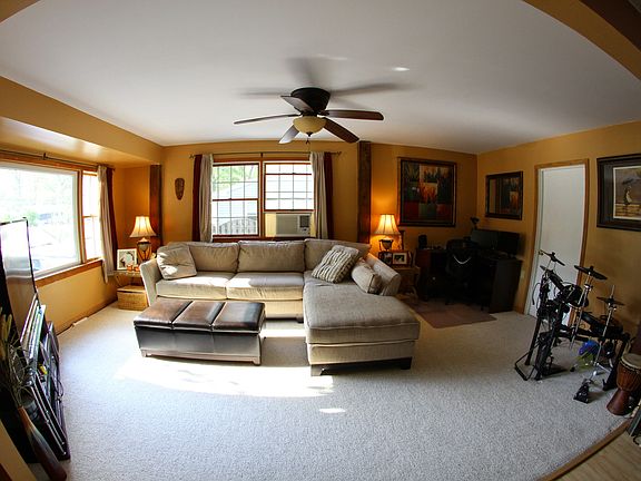 3rd image of 309 Cedar Ln