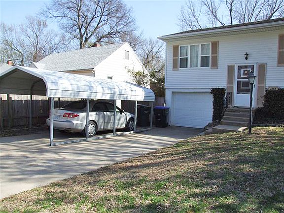 1 Car Garage + Carport