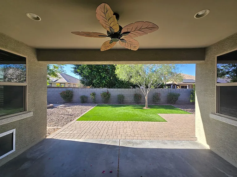 18328 W Saguaro Ln — Photo 17