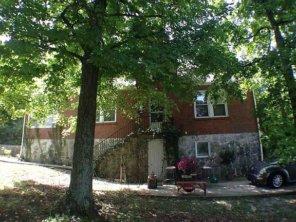 2nd image of 216 E 9th St