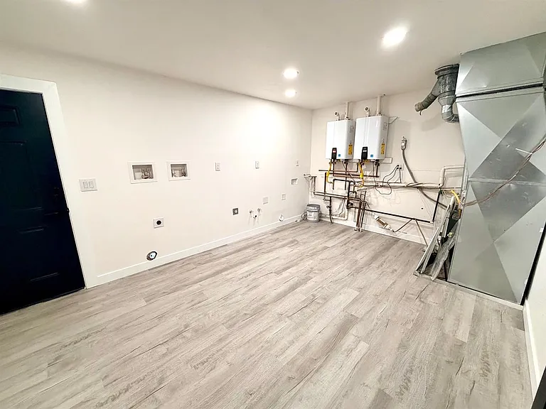 239 Nancy St — Photo 37