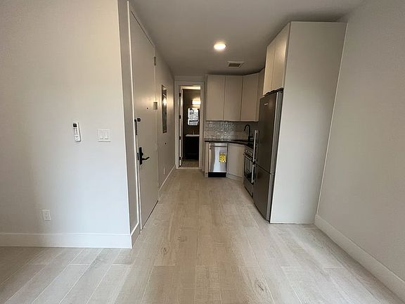 5th image of 441 E 75th St #3S