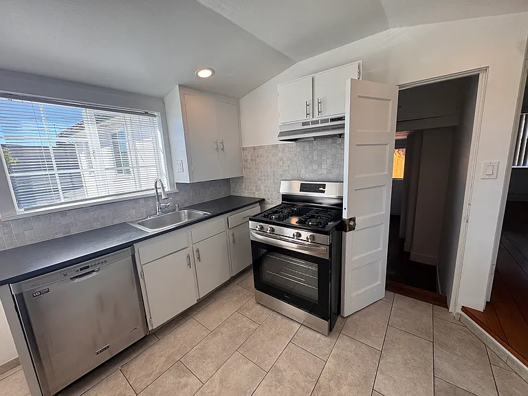 1534 Mariposa St #1534 — Photo 50