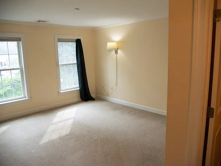 8 Crowninshield St #210 — Photo 10