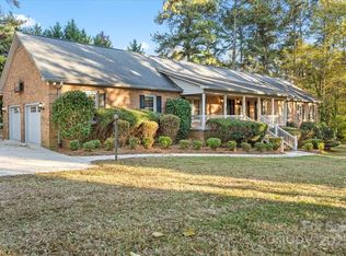 1061 Fairway Dr, Kannapolis, NC 28081