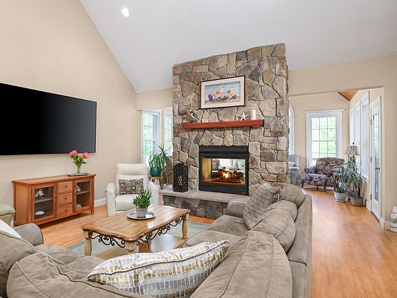 5th image of 141 Rabbit Run