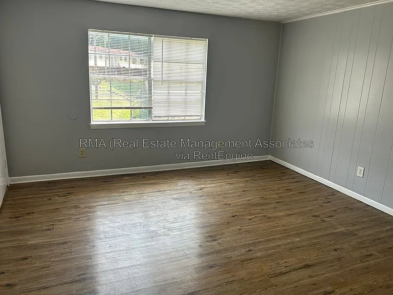 1110 W Poplar St #R3 — Photo 3