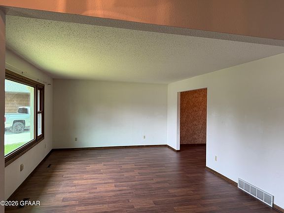 3rd image of 3215 Lord Cir