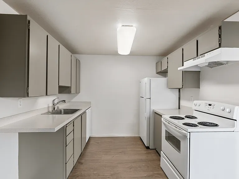 2 Bed 1 Bath - End Unit - 793 Sq Ft 2 Bed 1 Bath - End Unit - 793 Sq Ft
