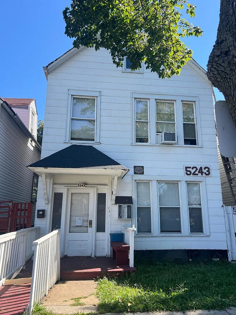 5243 S Maplewood Ave photo 1