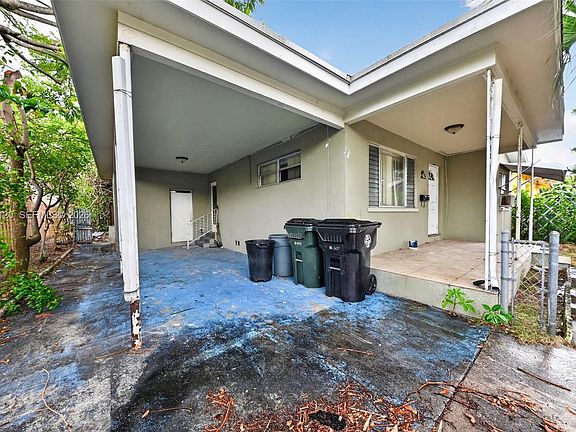 3rd image of 914 N K St