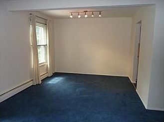 3rd image of 122 Parkside Dr