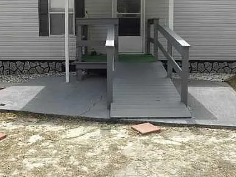726 Lloyd St — Photo 16