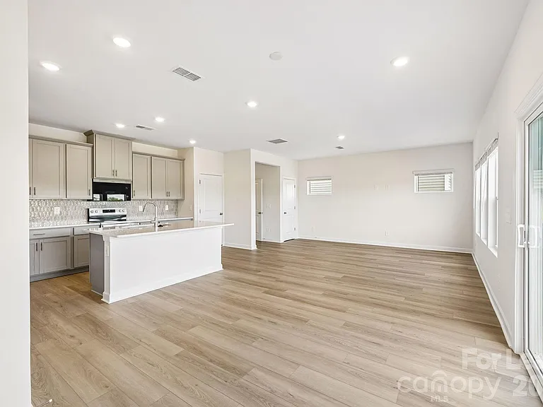 1852 Wrenley Dr — Photo 14